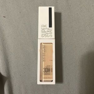 I’m selling a concealer it stays all day long.